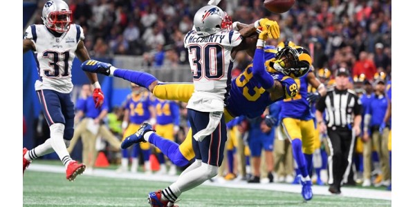 Jason McCourty fait ses adieux à tout le monde avec le sourire Jason McCourty fait ses adieux à tout le monde avec le sourire